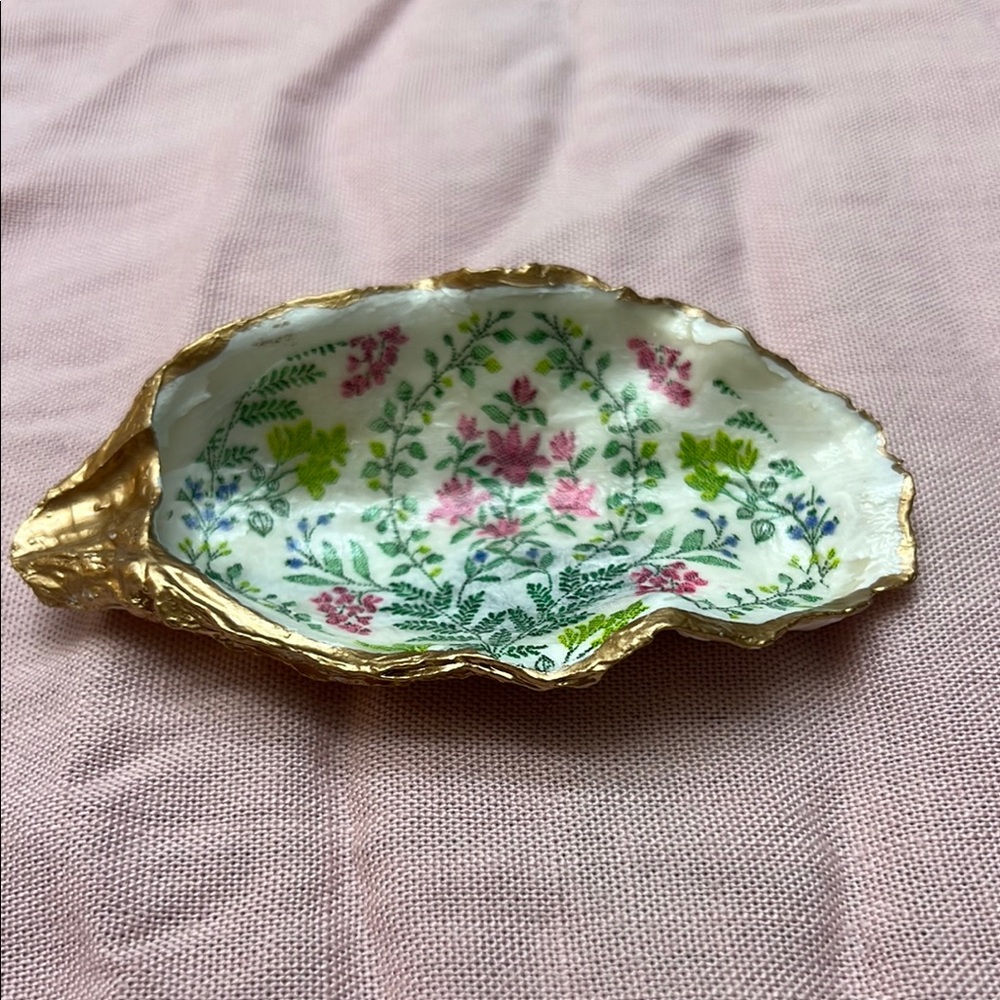 Oyster shell- Floral Decorative Trinket decor Dish with Gold Accents - Picture 4 of 11